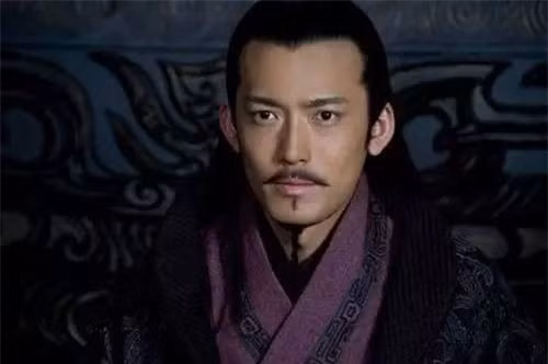 Trước lời cảnh báo của Chu Du, Tôn Quyền không nghe theo. Quyết định này của Tôn Quyền khiến ông phải hối hận. Bởi lẽ về sau mọi chuyện diễn ra đúng như dự đoán của Chu Du.