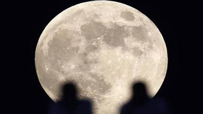 Sinh vật ngoài hành tinh trên các ngoại Mặt trăng trong hệ mặt trời như Europa hay Enceladus cũng được kỳ vọng sẽ là loại này vì tồn tại bên dưới đại dương ngầm có vỏ băng vĩnh cửu. Vì vậy dù Mặt trăng của các hành tinh thất bại là "mặt trăng bóng tối", sinh vật ngoài hành tinh vẫn có thể sinh tồn.