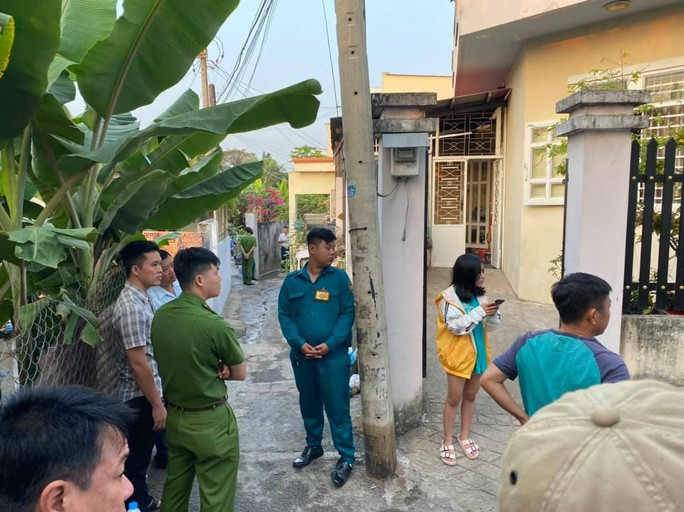 Lực lượng Công an TP.HCM có mặt phối hợp cùng Công an quận 9 điều tra nguyên nhân.