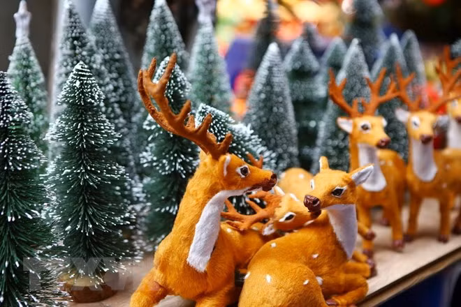 Vào 3h chiều ngày Giáng sinh, các gia đình Thụy Điển sẽ ngồi quây quần trước tivi để xem “Vịt Donald và những người bạn” và một số bộ phim hoạt hình ngộ nghĩnh khác. Người Thụy Điển xem đi xem lại chương trình này mỗi năm nhưng chưa bao giờ thấy chán mà luôn háo hức chờ đợi. Mỗi khi đài truyền hình định ngừng chiếu, họ phải đối mặt với sự phản đối dữ dội của công chúng.