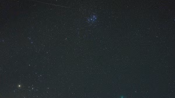Mưa sao băng Geminids ở Hampshire, Anh.