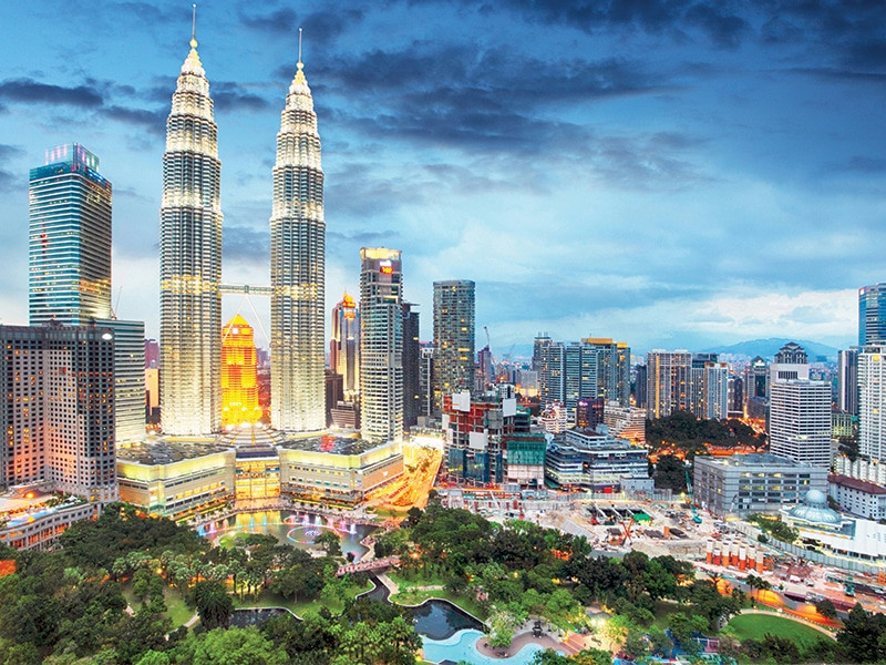 Nếu bạn đến nhà hàng steak nhưng lại chỉ được phục vụ thìa và dĩa, đừng ngạc nhiên. Người Malaysia thường ăn bằng tay (giống Ấn Độ) và đó là lý do họ không chuẩn bị dao cho thực khách.