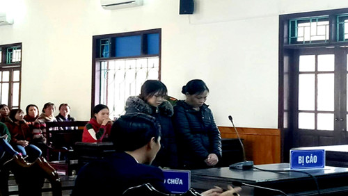 Hai bị cáo Liên và Hằng tại phiên xử.