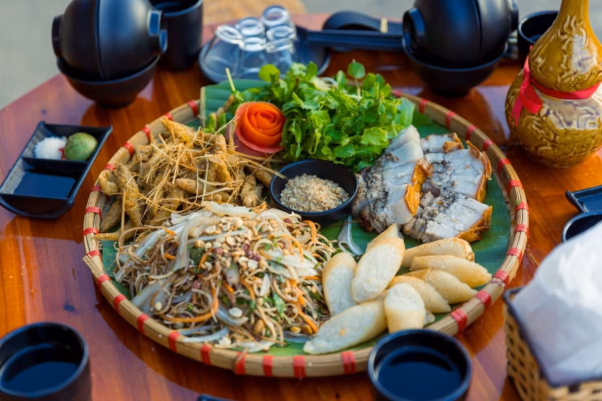 Du lịch Fansipan mùa hoa đỗ quyên và lễ hội hoa hồng - Hình 9 Du lich Fansipan mua hoa do quyen va le hoi hoa hong-Hinh-9