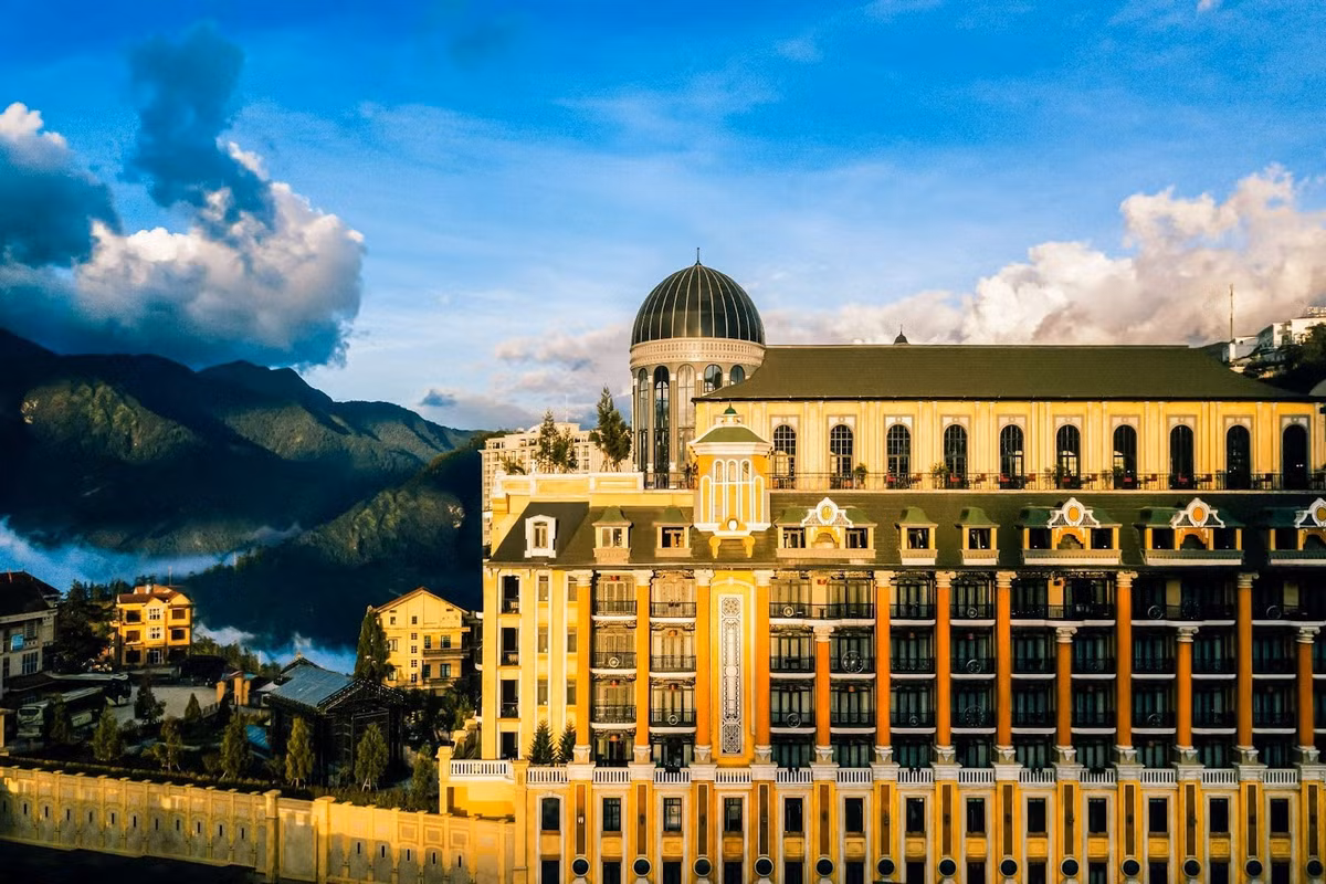 Du lịch Fansipan mùa hoa đỗ quyên và lễ hội hoa hồng Du lich Fansipan mua hoa do quyen va le hoi hoa hong