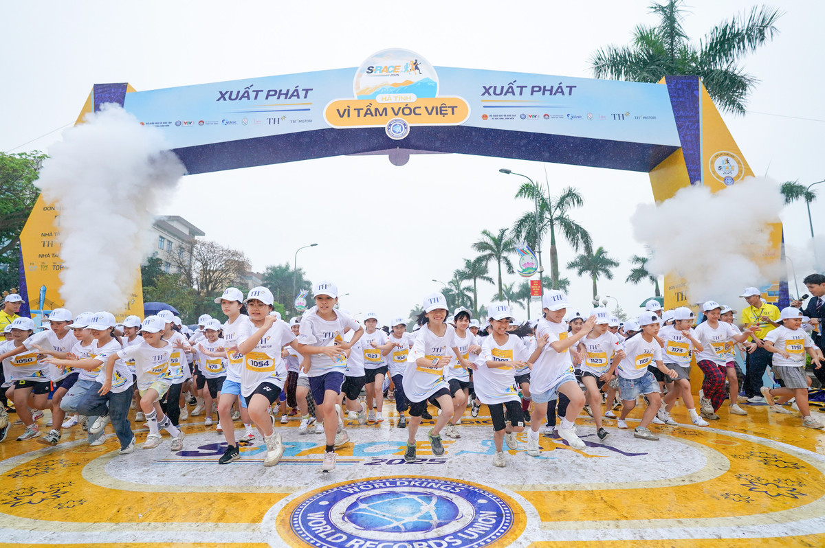 10.548 vận động viên chạy vì tầm vóc Việt tại S-Race Hà Tĩnh 10.548 van dong vien chay vi tam voc Viet tai S-Race Ha Tinh