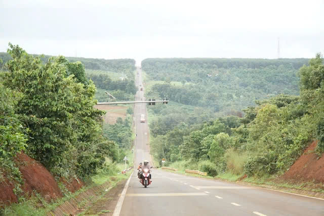 Thông tin mới về nhóm phụ nữ dàn hàng ngang quay clip giữa đường - Hình 2 Thong tin moi ve nhom phu nu dan hang ngang quay clip giua duong-Hinh-2