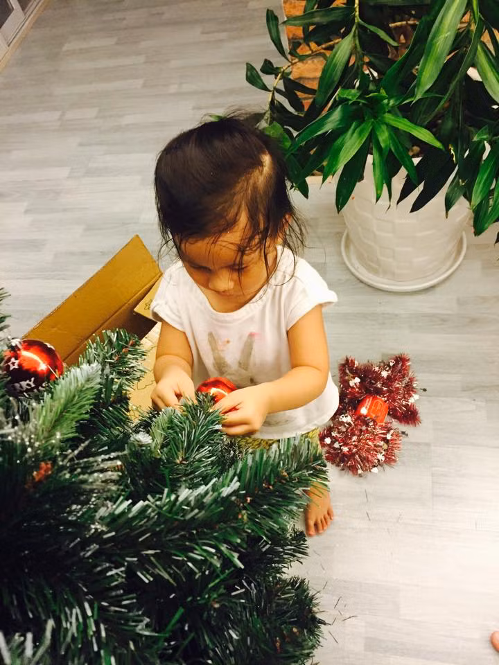 Bé Mèo em gái Tê Giác