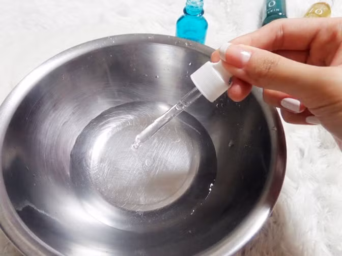 Chi em phat sot voi trao luu dap mat na banh trang lam dep-Hinh-3