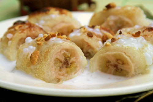 Món chè chuối nướng ở đây dẻo dẻo, thơm thơm vị ngọt vừa phải. Vừa ăn vừa ngắm khói ấm bốc lên nghi ngút rất thú vị.