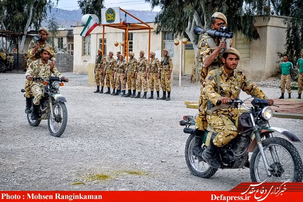 Đội "săn tìm - diệt gọn" trang bị mô tô cơ động cao và binh sĩ mang theo súng chống tăng RPG-7.