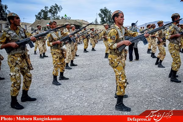 Ngoài AK, binh sĩ Lữ đoàn biệt kích 35 NEZARA còn được trang bị súng trường kiểu G3 do Iran sản xuất.