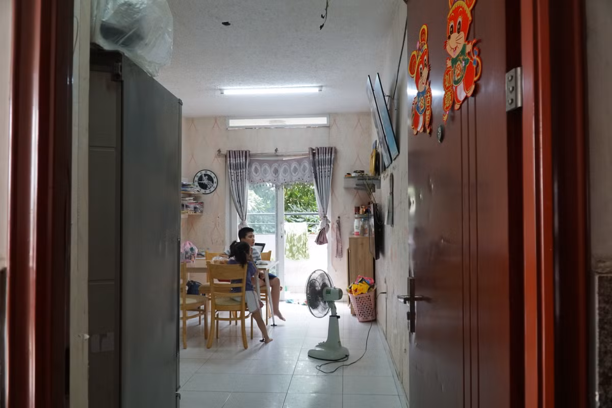 Anh Nguyễn Văn Bảo Cường (38 tuổi) chủ căn hộ 44m2 ở chung cư Thái An 4 cho biết đã mua lại căn hộ từ năm 2012 với giá khoảng 680 triệu đồng, trong khi giá chủ đầu tư bán ra ban đầu khoảng 300 - 400 triệu đồng.