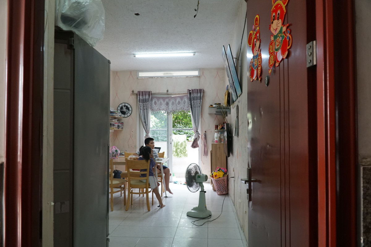 Anh Nguyễn Văn Bảo Cường (38 tuổi) chủ căn hộ 44m2 ở chung cư Thái An 4 cho biết đã mua lại căn hộ từ năm 2012 với giá khoảng 680 triệu đồng, trong khi giá chủ đầu tư bán ra ban đầu khoảng 300 - 400 triệu đồng.