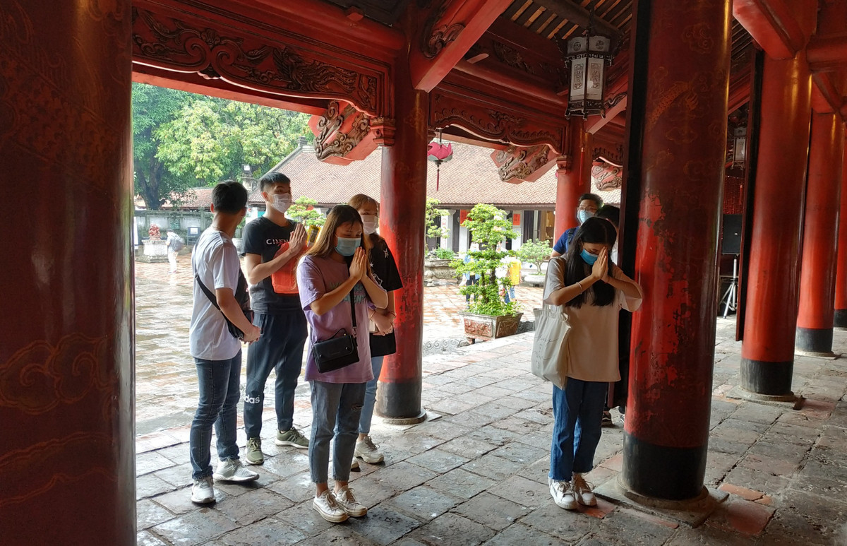 Đúng như nội dung tấm bia Tiến sĩ khoa Giáp Thìn (1604) có đoạn viết: “Bia đá nguy nga, trường Giám sừng sững bảng đề, chính để nêu gương cho sĩ tử, làm trụ đá vững chắc cho nền danh giáo”.