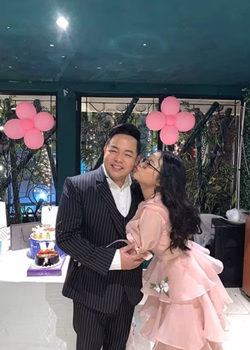 Phương Mỹ Chi cho biết, hai ba con vẫn thường hay nhắn tin, trò chuyện với nhau. Cả hai còn nhớ cả sinh nhật và chúc mừng nhau.