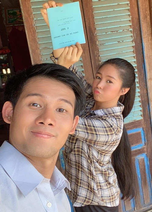 Ngoài đóng vai chính, Lê Phương còn hát nhạc phim "Thương con cá rô đồng".