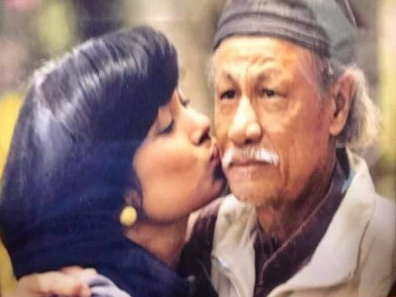 Vai Bạch Cúc trở thành vai diễn để đời của Việt Trinh. “Đây không chỉ là niềm hạnh phúc của diễn viên mà còn cả với người đạo diễn vì đã chọn đúng người vào nhân vật”, đạo diễn Lê Cung Bắc từng chia sẻ. Sau “Người đẹp Tây Đô”, cả hai giữ mối quan hệ thân thiết. Mới đây, khi hay tin buồn, Việt Trinh khóc cạn nước mắt.