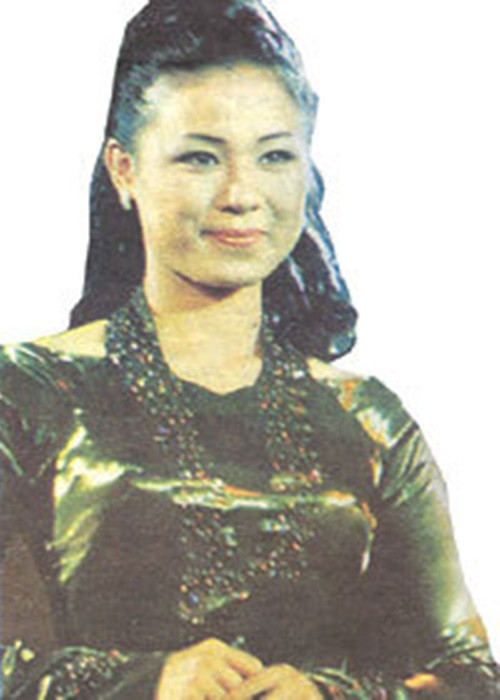 Võ Sông Hương cũng là một nàng thơ của đạo diễn Lê Cung Bắc. Sau khi tham gia một vai nhỏ trong "Người đẹp Tây Đô", cô đã được mời đóng chính ở "Không thể rẽ trái". Bộ phim này nhận được Huy chương vàng còn Võ Sông Hương giành giải Nữ diễn viên chính xuất sắc nhất tại Liên hoan phim truyền hình toàn quốc . Ảnh: Thể thao văn hóa