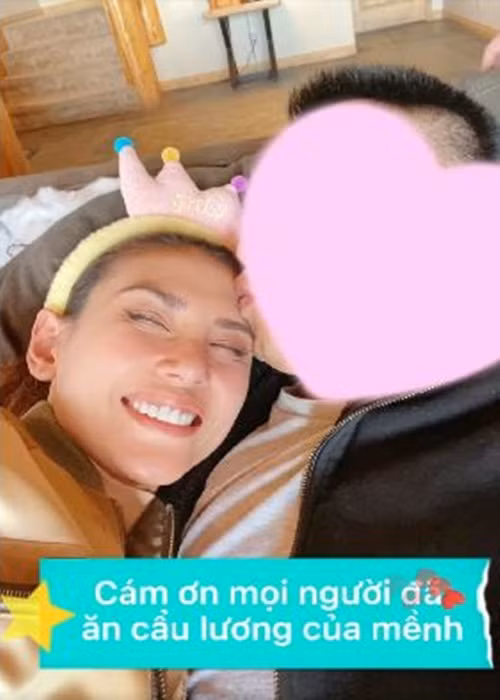 Loat anh ngot ngao cua Vo Hoang Yen ben ban trai o My