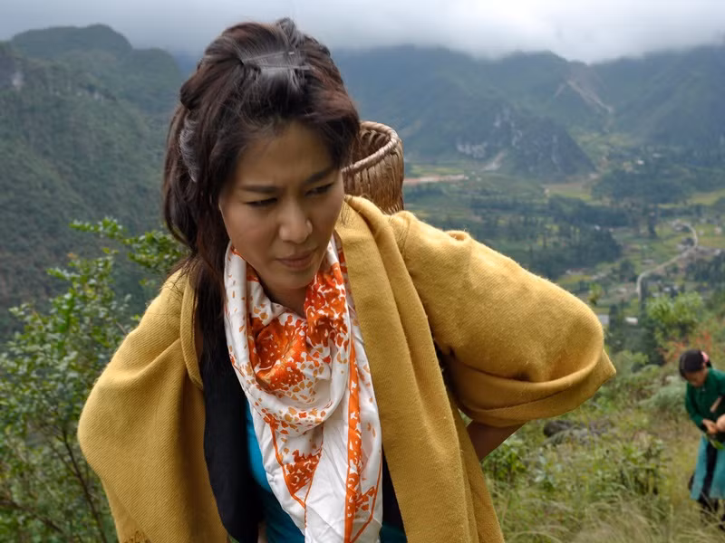 Khi quay phim, Thu Thủy và những người dân vùng cao đã cùng nhau chia sẻ bữa ăn đạm bạc, ngủ bên bếp lửa.