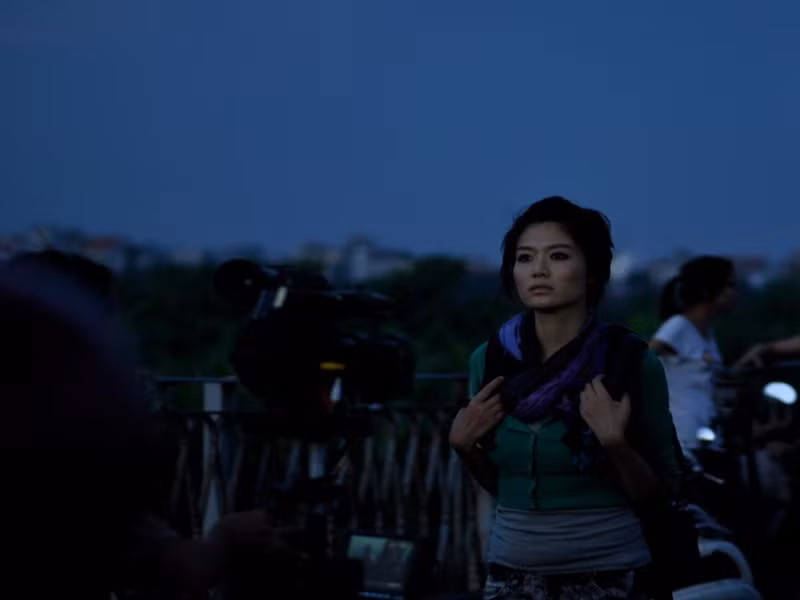 Trong "Người khác", Hoa hậu Việt Nam 1994 vào vai Thu Thủy, một người con gái Hà Nội, sinh ra trong một gia đình có bố mẹ là những nhà nghiên cứu ngôn ngữ. Nhân vật này quyết định tạm vắng mặt khỏi cuộc sống ồn ào náo nhiệt nơi đô thị để thực hiện chuyến đi lên miền Cao nguyên đá Hà Giang với thông điệp: “Để hiểu và chấp nhận được người khác, phải biết nhìn nhận cả sự khác biệt hay sự đa dạng của họ... Chỉ khi ấy, bạn mới tìm được sự cân bằng trong cuộc sống”.