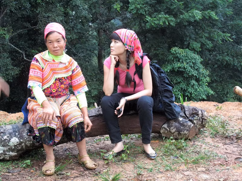 Theo Giao thông, năm Thu Thủy lên miền núi làm phim tài liệu, cô bỏ bê mọi việc kinh doanh dù thời điểm đó vẫn rất tốt bởi cô rơi vào cuộc khủng hoảng tinh thần sâu sắc. Lúc đó, Thu Thủy đứng giữa hai lựa chọn, một là quay lại chiến đấu tiếp, hai là tạm buông một thời gian, nhìn lại mình, chấp nhận thất bại.