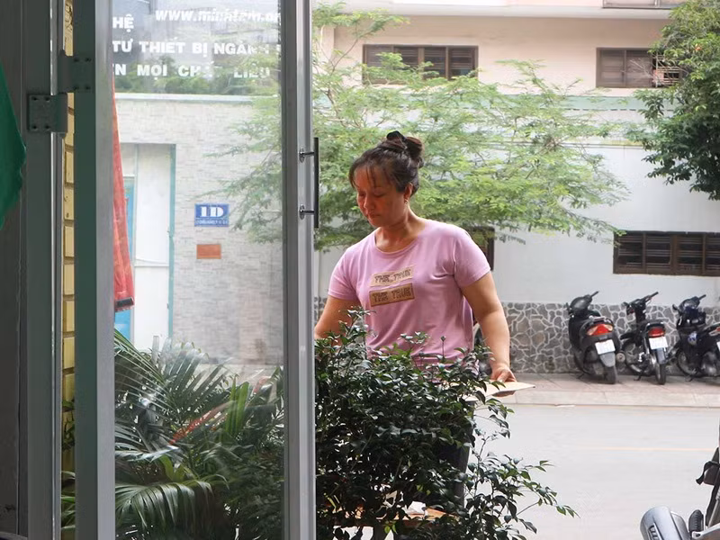 Vợ ba của Duy Phương từng chia sẻ trên Khám phá: "Tôi và ông ấy từng trải qua bao nhiêu khó khăn, cay đắng, ngọt bùi bên nhau. Cho nên tình cảm của tôi dành cho ông ấy như thế nào thì mọi người cũng hiểu". Ảnh: Dân Việt