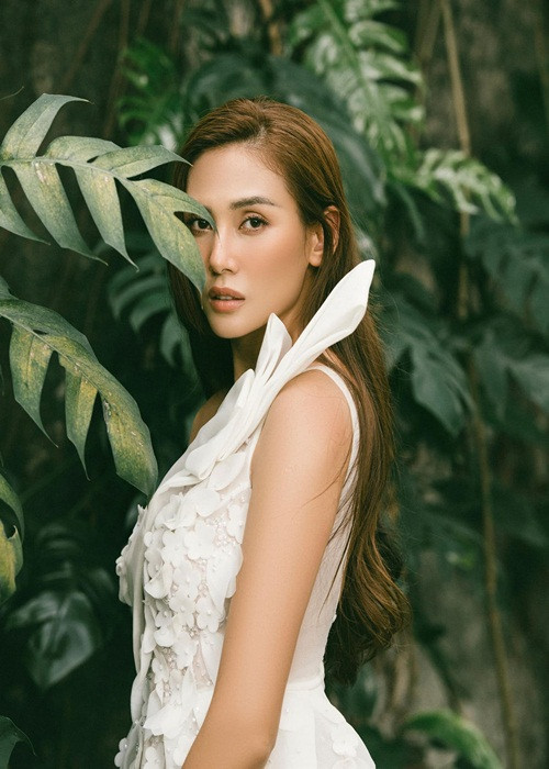 Võ Hoàng Yến từng thú nhận, những người bạn trai cũ của cô không chịu nổi cá tính của cô. Và người bạn trai hiện tại là người đầu tiên khiến Võ Hoàng Yến dẹp bỏ tính nóng nảy để bị lép vế trong mối quan hệ.