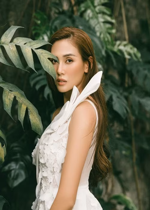 Võ Hoàng Yến từng thú nhận, những người bạn trai cũ của cô không chịu nổi cá tính của cô. Và người bạn trai hiện tại là người đầu tiên khiến Võ Hoàng Yến dẹp bỏ tính nóng nảy để bị lép vế trong mối quan hệ.