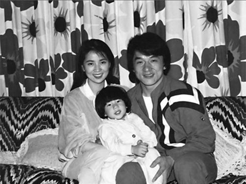 Lâm Phụng Kiều luôn một lòng chờ đợi Thành Long. "Bao năm qua, tôi là người vợ vô hình của anh ấy, chờ đợi Thành Long rất khổ", mỹ nhân họ Lâm chia sẻ. Ảnh: Vietnamnet