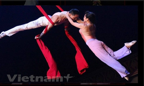 Nghe si khon kho the nao giua dich COVID-19... can ho tro?