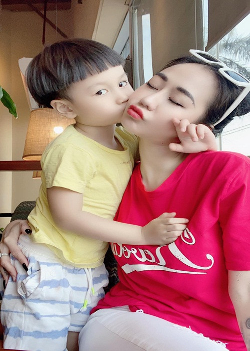 Từ sau khi ly hôn, Tiên Moon sống kín tiếng hơn. Cô gần như không chia sẻ đời tư trên truyền thông.