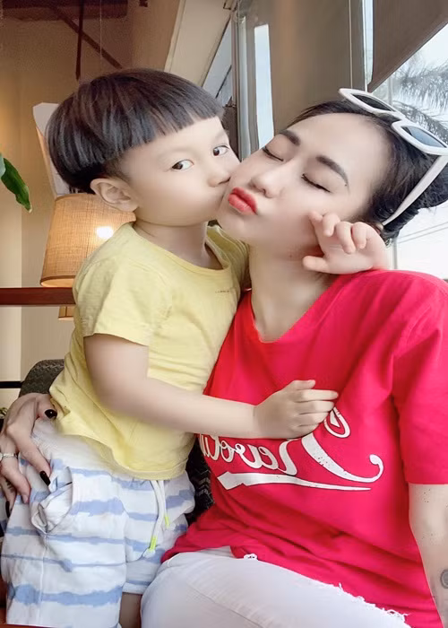 Từ sau khi ly hôn, Tiên Moon sống kín tiếng hơn. Cô gần như không chia sẻ đời tư trên truyền thông.