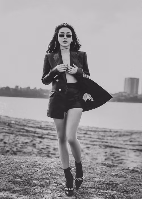 Tiên Moon vẫn theo đuổi công việc DJ. Ngoài ra, cô còn kinh doanh online.