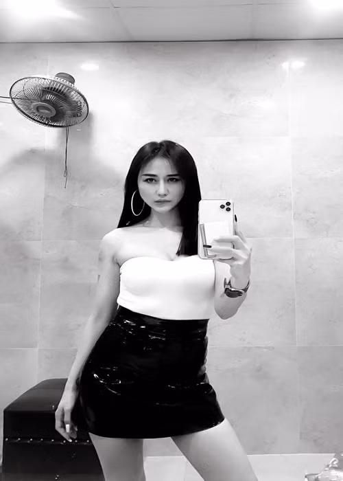 Hậu ly hôn, Tiên Moon ngày càng trẻ trung, gợi cảm.