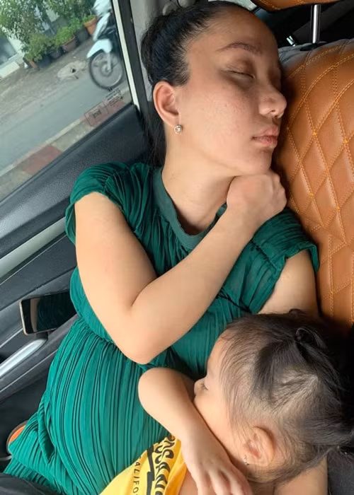 Lê Dương Bảo Lâm không ít lần dìm hàng nhan sắc của vợ.