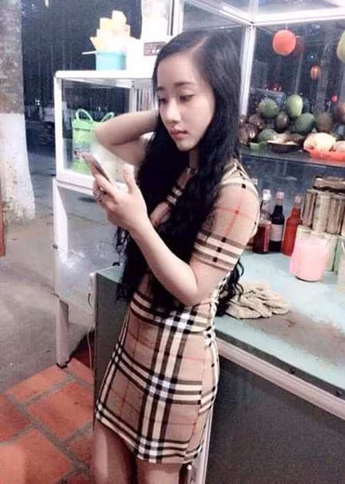 Cô và Lê Dương Bảo Lâm hẹn hò 7 năm rồi tổ chức đám cưới vào năm 2017.