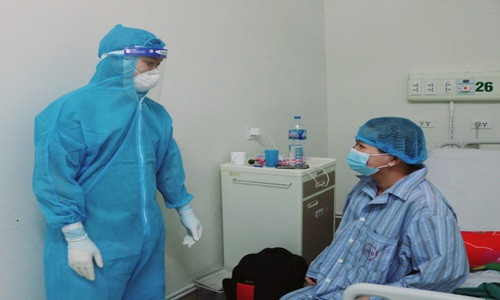 Sau 21 ngay tho may, san phu mac COVID-19 xuat vien