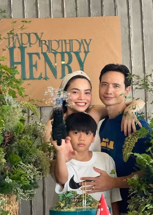 Trước đó, bé Subeo được mẹ và cha dượng tổ chức sinh nhật lần thứ 11.