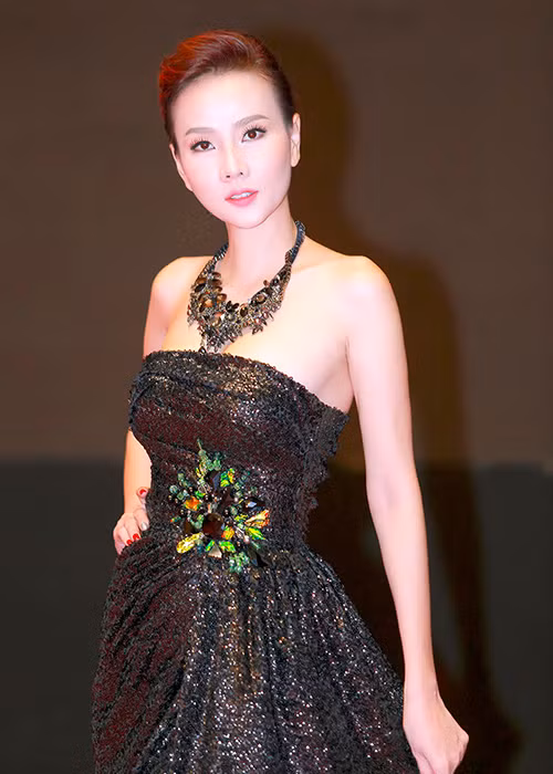 Trở lại cuộc sống độc thân, Dương Yến Ngọc tập trung kinh doanh nên thỉnh thoảng mới tham gia sự kiện trong làng giải trí.