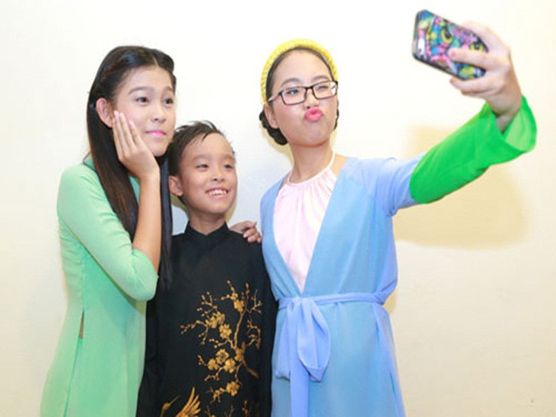 Phương Mỹ Chi là một trong những ca sĩ nhí đắt show nhất nên cát sê của em cũng khá cao, thường rơi vào vài chục triệu cho một đêm diễn. Quang Lê từng tiết lộ, trong một show diễn tại Mỹ, Phương Mỹ Chi nhận cát sê 6.000 USD. Ảnh: Dân Việt