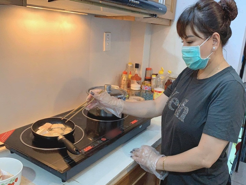 Năm 2020, khi dịch bệnh diễn biến phức tạp, Lê Giang tích cực kinh doanh đồ ăn, nước uống online.