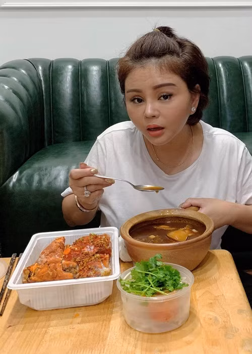 Lê Giang chia sẻ, cô giỏi kinh doanh nên không sợ áp lực nuôi con.