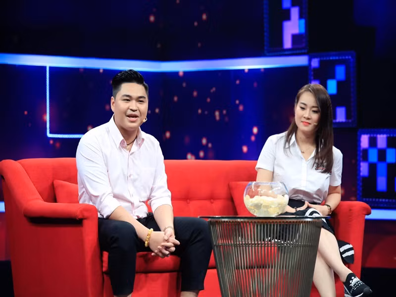 Năm 2019, nghệ sĩ Duy Phương bất ngờ chia sẻ con trai Duy Phước không bao giờ cho tiền. Tuy nhiên, Duy Phương hiểu được gia cảnh của con trai khi phải gánh một gia đình quá nặng. Năm 2020, Duy Phương cho biết, Duy Phước có hỗ trợ tiền nhà mỗi tháng. Tuy nhiên, mới đây, Duy Phương cho biết, các con vô tâm, hờ hững. Nhanh chóng, Duy Phước lên tiếng nhận lỗi khi chưa làm tròn chữ hiếu với người cha đang vất vả mưu sinh ở tuổi xế chiều.