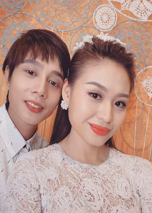 Lê Lộc từng vướng tin đồn hẹn hò Tuấn Dũng. Tuy nhiên, cô phủ nhận. Con gái của Duy Phương cho biết, cô muốn giữ tình bạn với Tuấn Dũng vì sợ nếu hẹn hò rồi chẳng may chia tay, cô sẽ mãi mất đi mối quan hệ tốt đẹp trước đó.