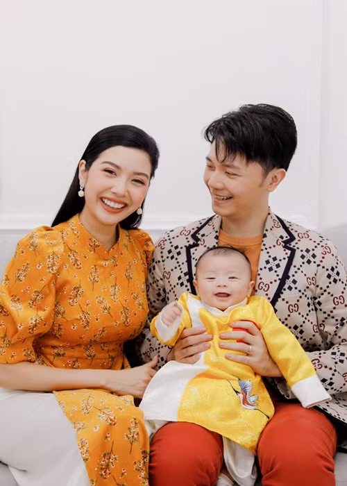 Bé Nhật Tôn - con trai của Á hậu Thúy Vân cũng lọt vào danh sách nhóc tỳ được săn đón của làng giải trí Việt.