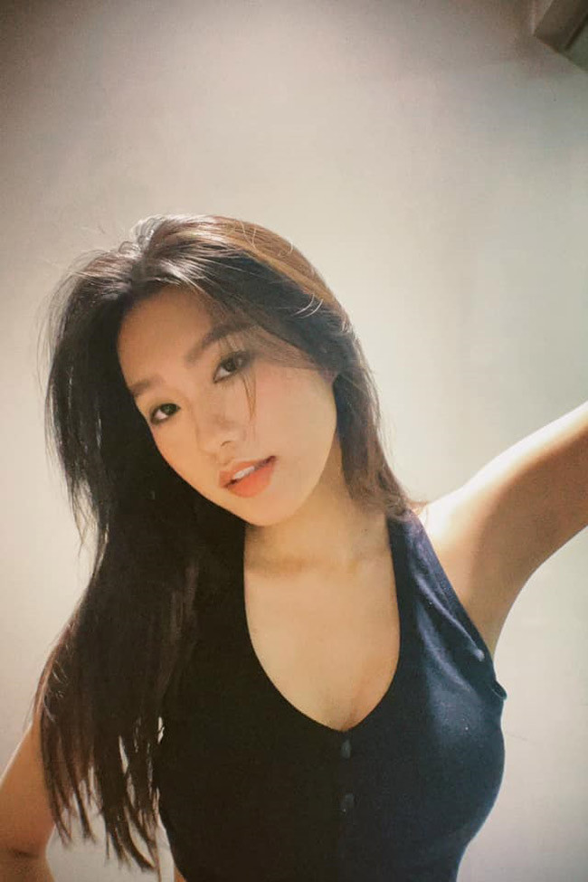 Cầu thủ khoác áo số 7 cũng nhiều lần đăng ảnh chụp chung với bố và em trai của Doãn Hải My.