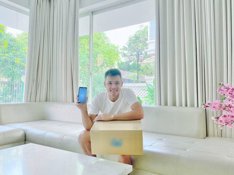 Công Vinh đăng không ít dự án quảng cáo trên fanpage có 2,9 triệu tài khoản theo dõi.