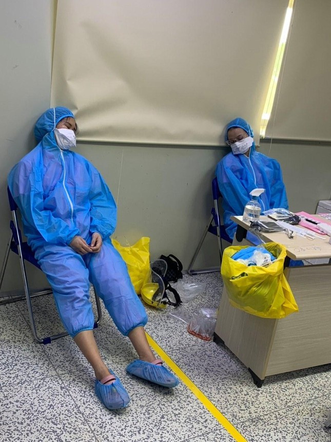 Chang trai 9X chong dich: Mo hoi roi moi khi cui viet ten benh nhan-Hinh-5